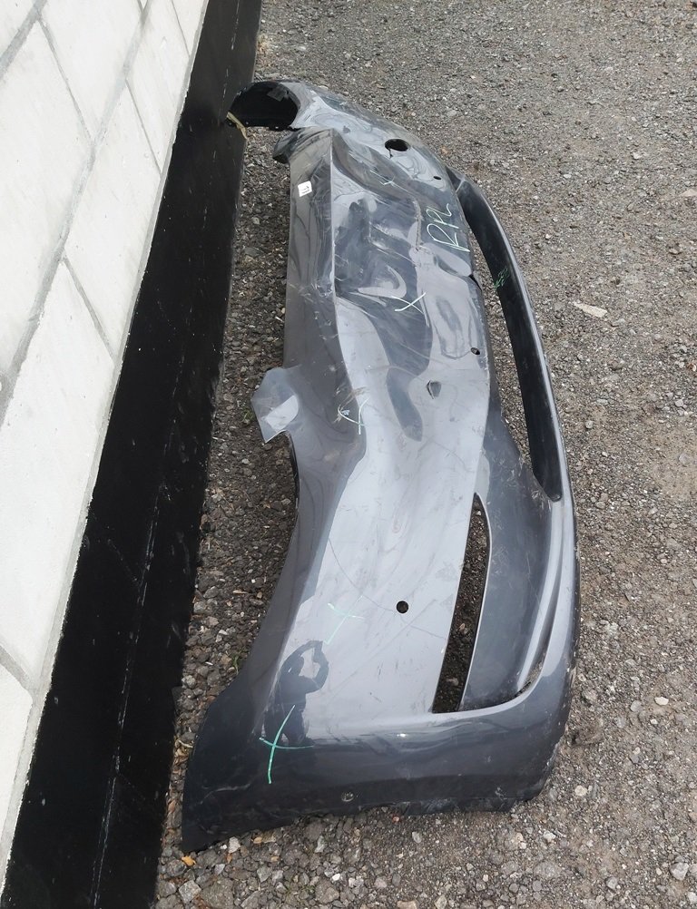 1 Paraurti anteriore PMNG con danni Tesla modello Y 1493736-S4-A