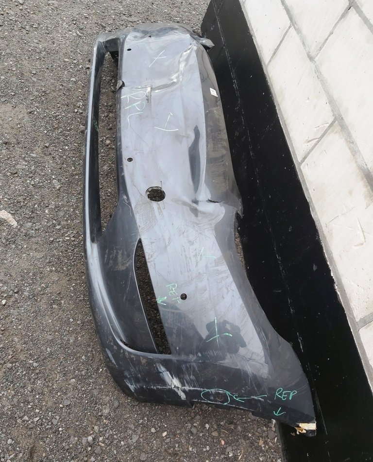 1 Paraurti anteriore PMNG con danni Tesla modello Y 1493736-S4-A