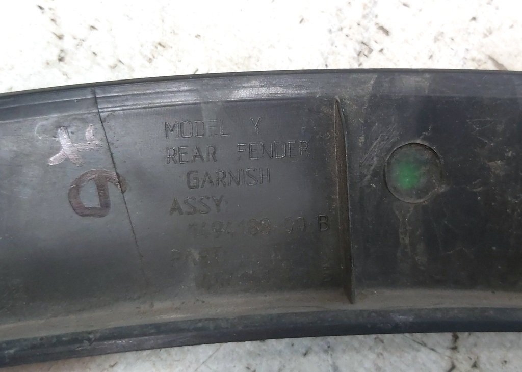 11 Bakre høyre skjermbuet Tesla Model Y 1494188-00-C