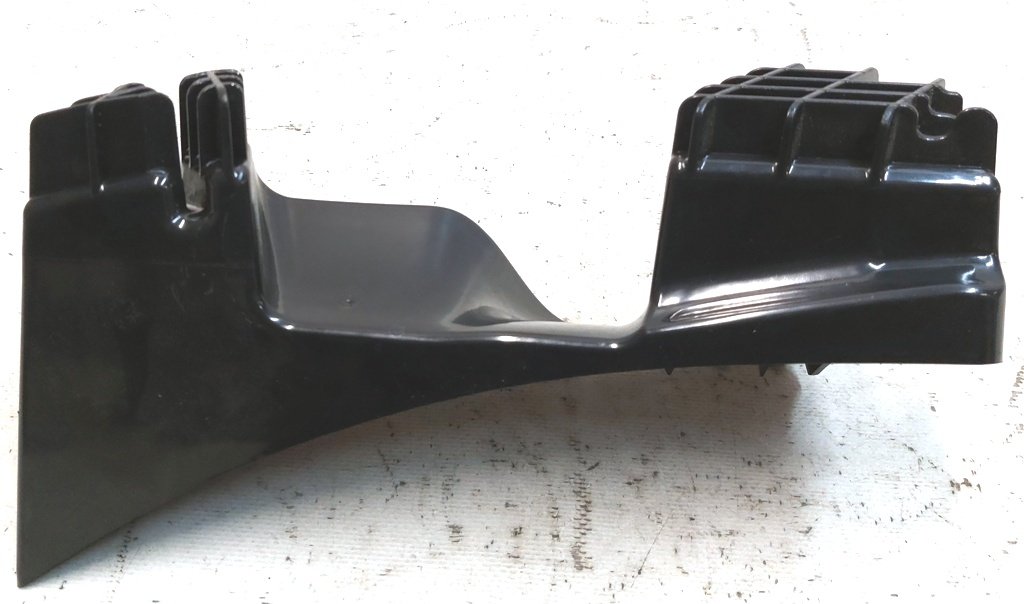 7 Základna krytu sloupku C vlevo dole Tesla model Y 1494625-00-C