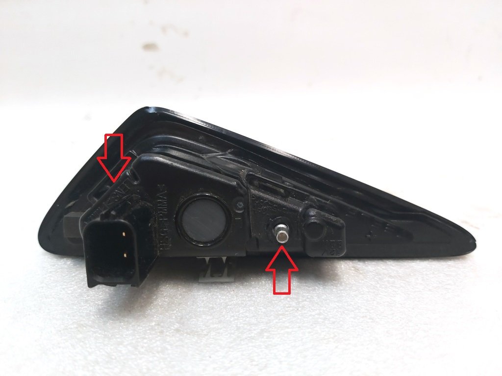 Leny Turning Repeater (Chamber) Black med skade på Tesla Model 3, Model Y 1125106-50-5