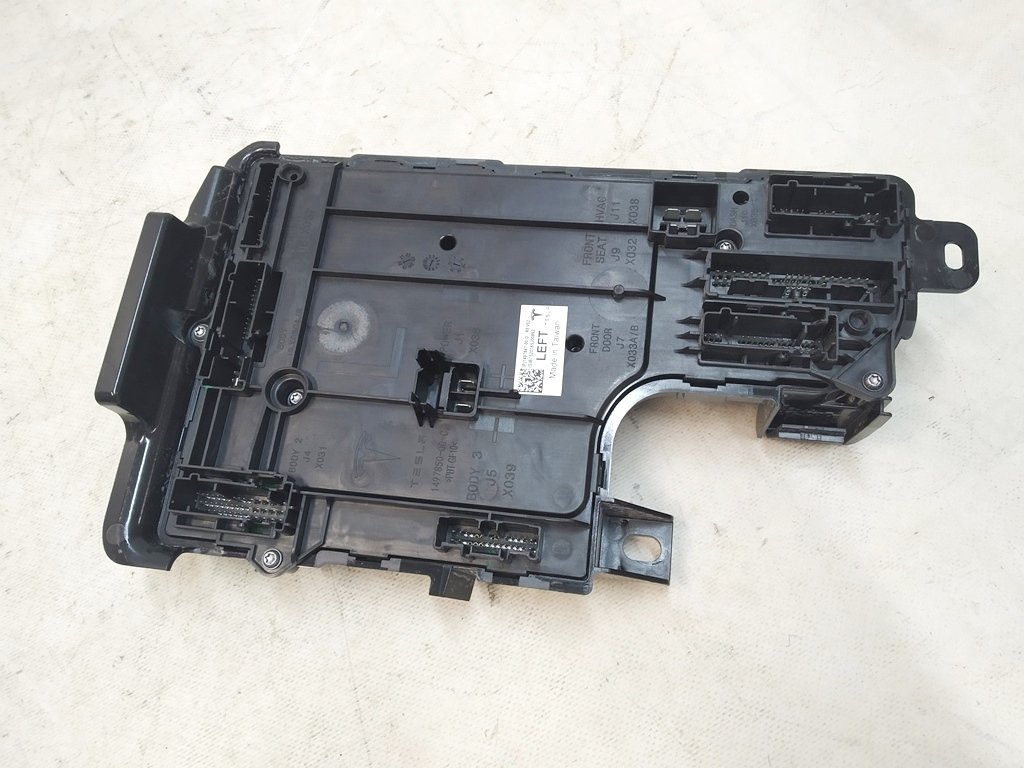2 Carrocería controlador lado izquierdo PREM REV02 Tesla modelo Y 1497847-02-D