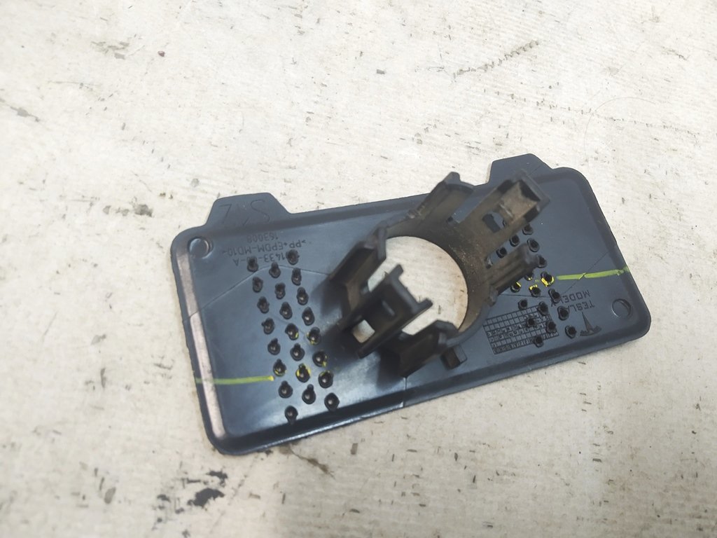 6 Rear fascia S12 PA retainer Tesla Model Y 1501433-00-A