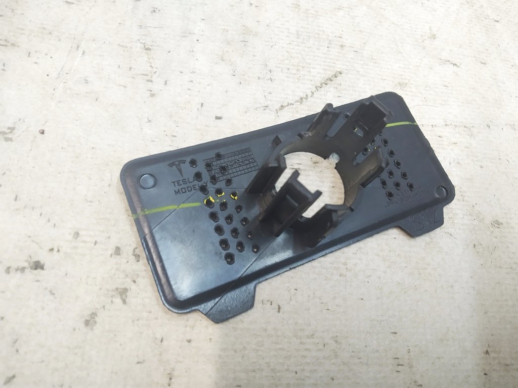 6 Rear fascia S12 PA retainer Tesla Model Y 1501433-00-A