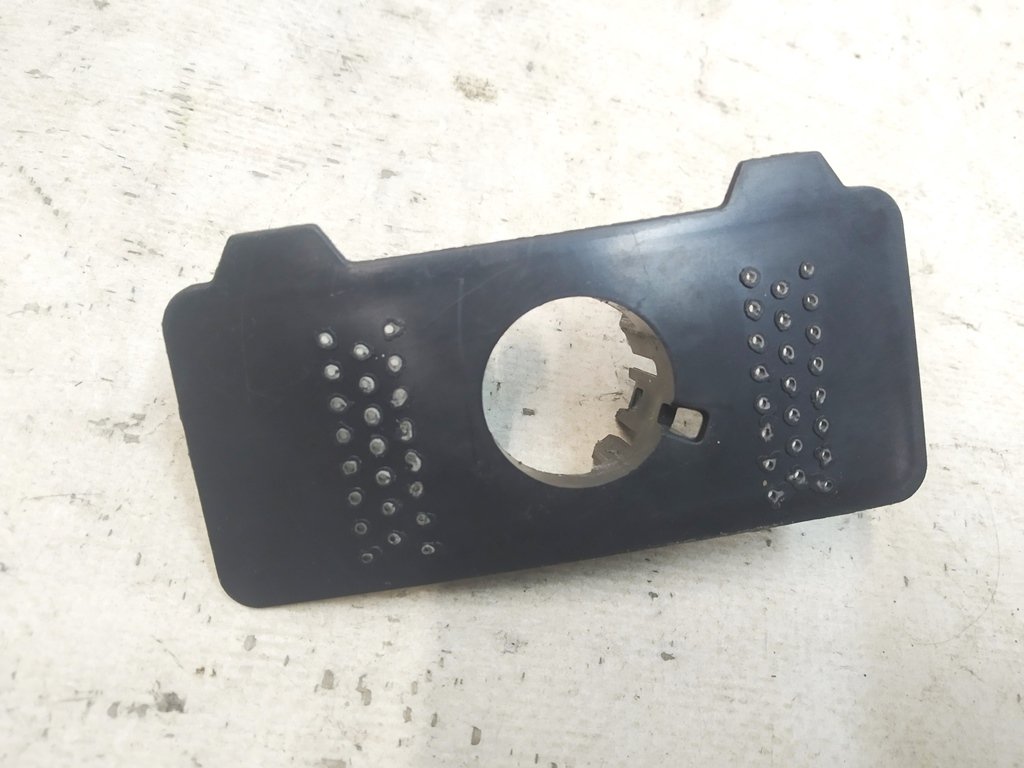 6 Rear fascia S12 PA retainer Tesla Model Y 1501433-00-A
