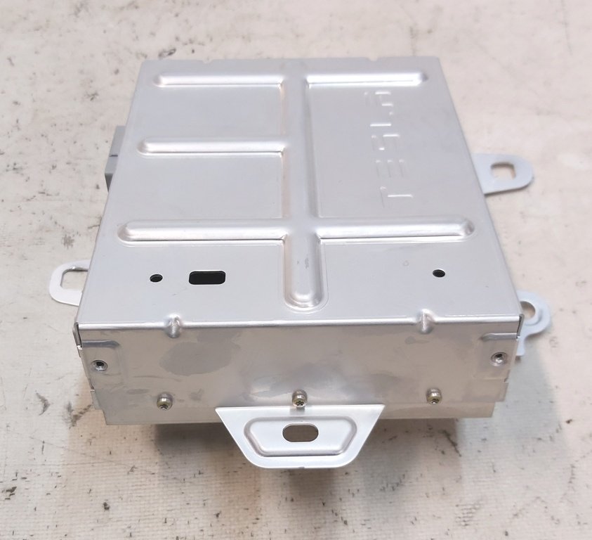 4 オーディオアンプ Tesla Model Y 1507152-00-A