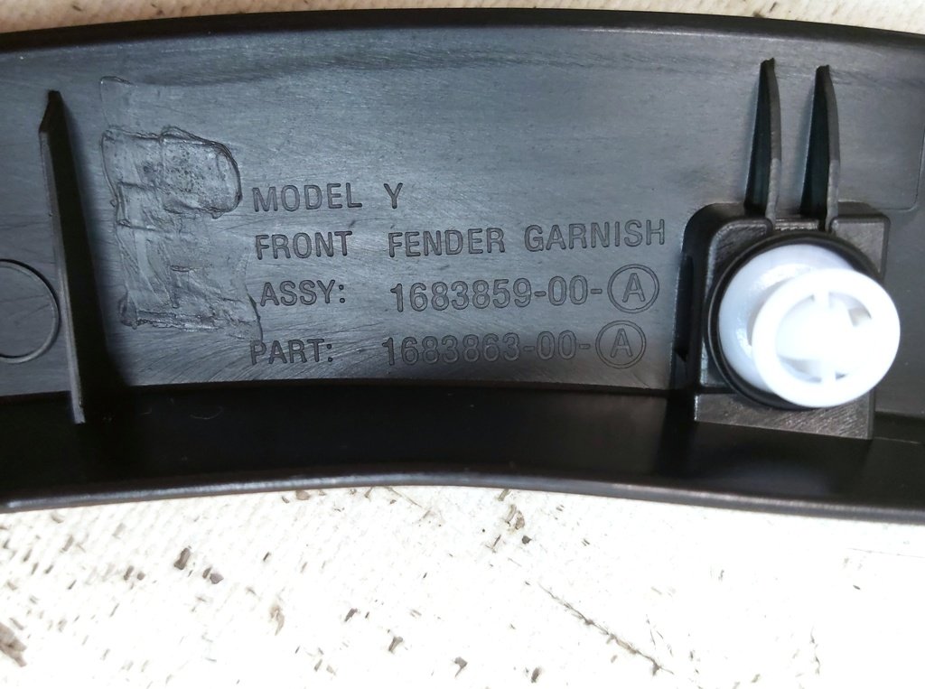 8 FRONT FENDER GARNISH, LH ASY, with damage Tesla model Y 1494185-00-C