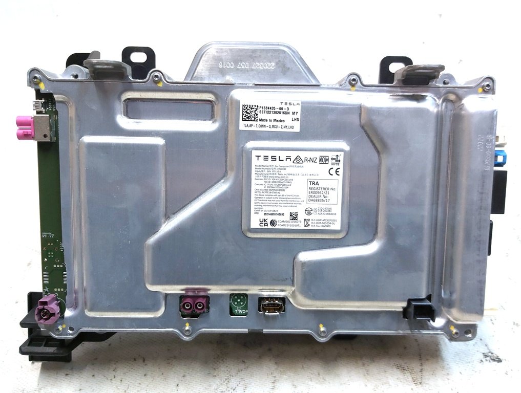 CAR COMPUTER - LEFT HAND DRIVE Tesla model Y 1684435-S0-I