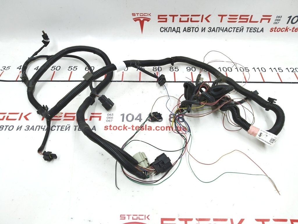 1 Front bumper wiring (6 parking sensors) (in disassembled) Tesla model S REST 1004420-04-T