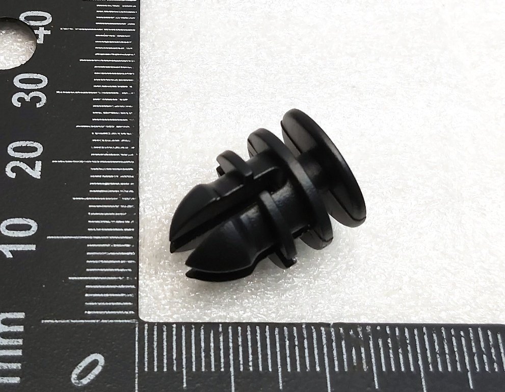 22 Klips do mocowania komory silnika plastik 8X2.5 CZARNY Tesla Model S REST, Model X 1038222-00-A