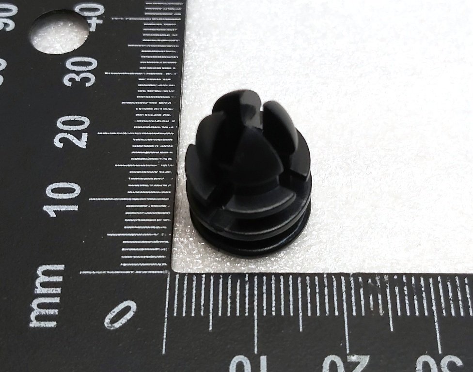 22 Klips do mocowania komory silnika plastik 8X2.5 CZARNY Tesla Model S REST, Model X 1038222-00-A