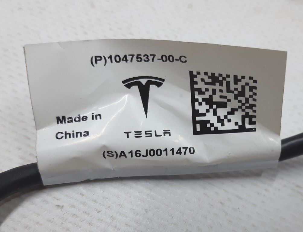 1047537-00-C Przedłużacz USB konsoli środkowej dla 2. rzędu siedzeń Tesla model XS REST 1047537-00-C
