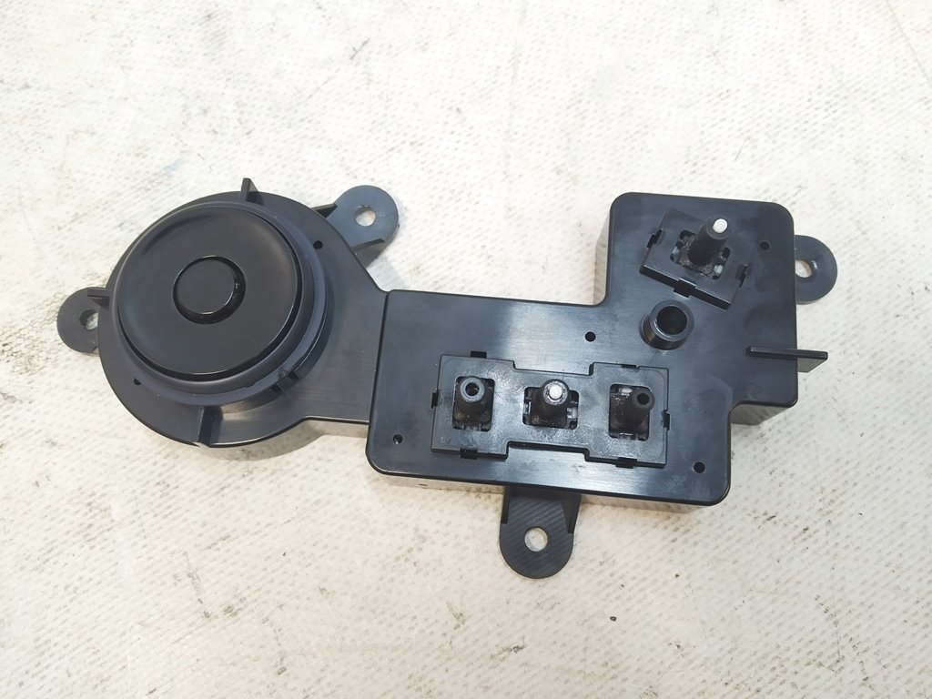1 1ST ROW SEAT SWITCH ASSEMBLY - LEFT HAND Tesla  model S REST 1049317-00-C
