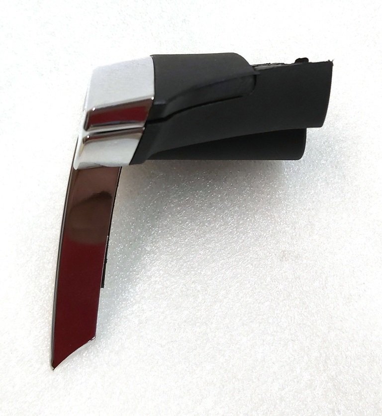 2 Tesla Model S フロントバンパー「T」サイン REST 1056386-00-F