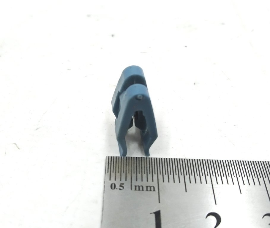 1053758-00-A Klamra boczna Tesla model S REST 1053758-00-A