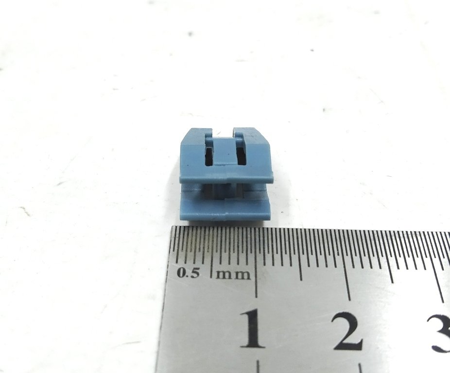 1053758-00-A Klamra boczna Tesla model S REST 1053758-00-A