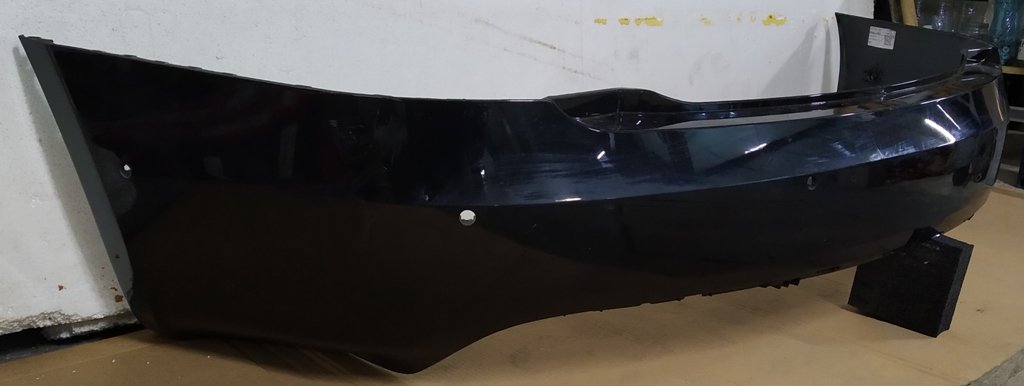 1 Paraurti posteriore per 6 sensori di parcheggio assemblato con staffa. crespo. sensori di parcheggio e corone. paraurti OBSIDIAN BLK (piccoli graffi) modello Tesla S REST 1057319-S1-A