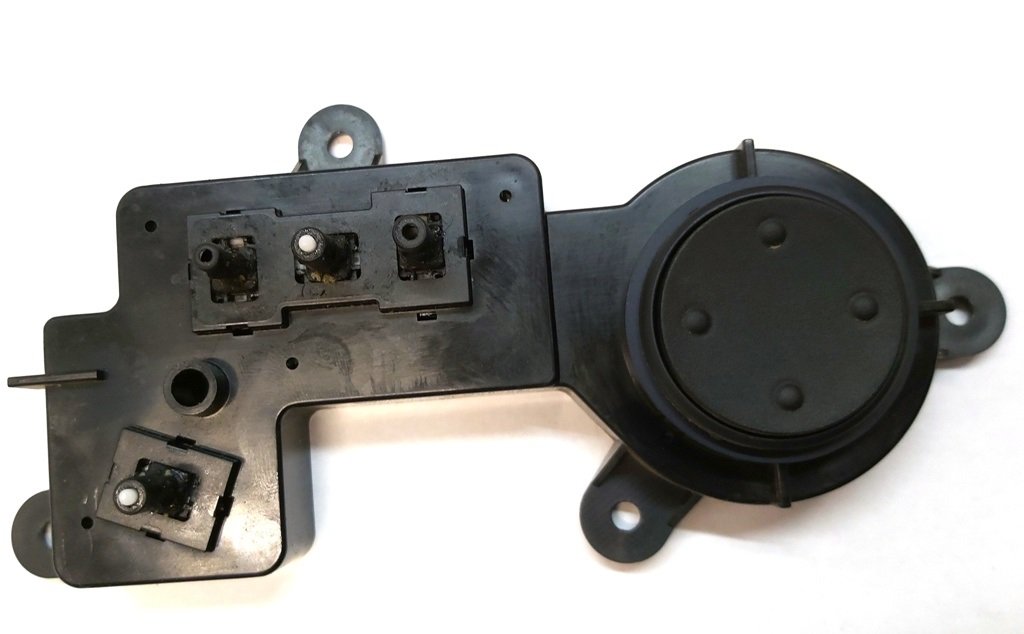 1 Frt LH seat switch MIC Tesla model S REST, model X 1067690-00-D