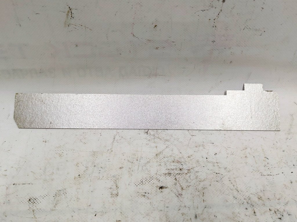 1101082-00-O Piastra isolante in textolite della batteria principale con guide per auto elettrica Tesla Modello S. Il risultato di molti anni di lavoro di un famoso marchio automobilistico degli Stati Uniti. Queste sono parti originali Tesla, che hanno un