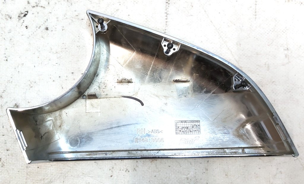 3 Vnější pravý spodní kryt zrcátka chrom s poškozením Tesla model S, model S REST 1041318-00
