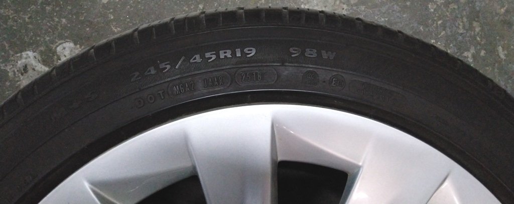 1 타이어 245 / 45R19 98W A / S GOODYEAR EAGLE TOURING 3.23mm Tesla 모델 S REST 6005890-00-C