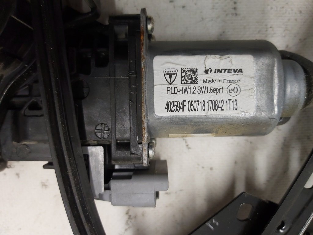 3 Стеклоподъемник задний левый Tesla model S, model S REST 6006334-00-L