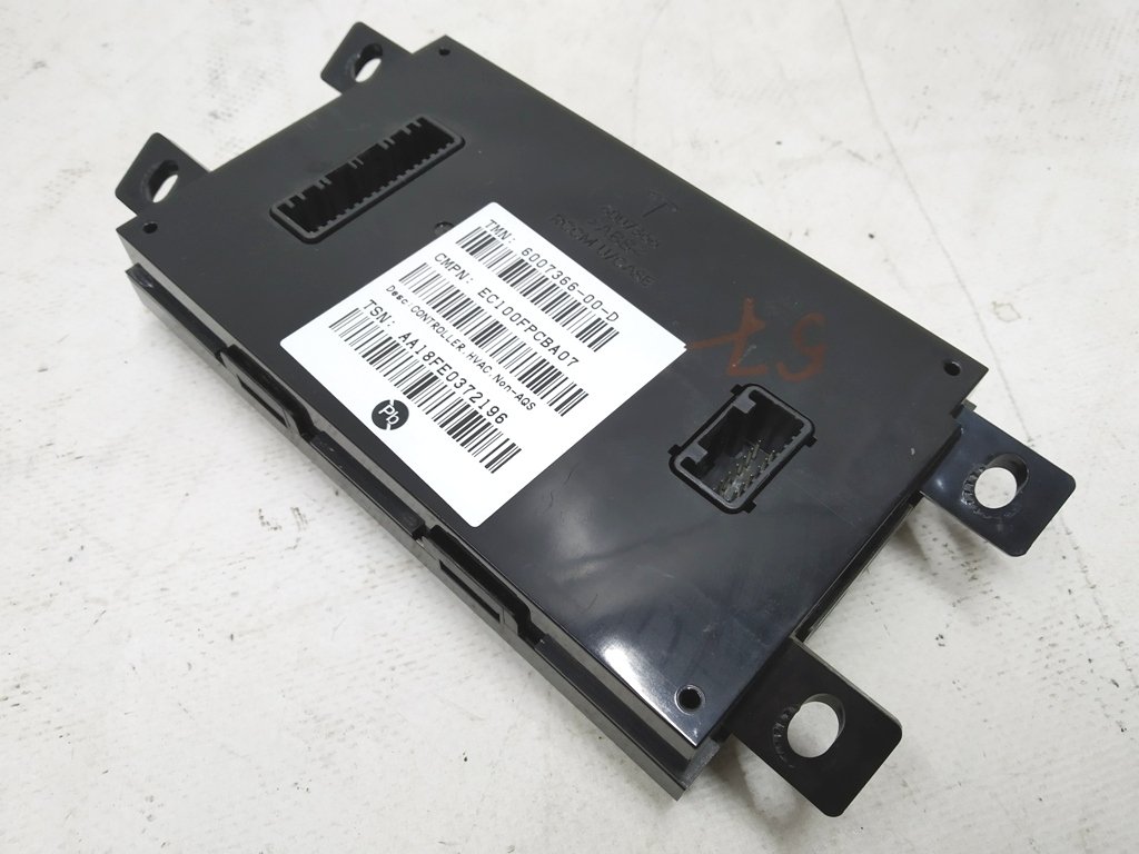 1 Régulateur de climatisation (petites traces d'oxydation) Tesla modèle X S REST 6007366-00-E