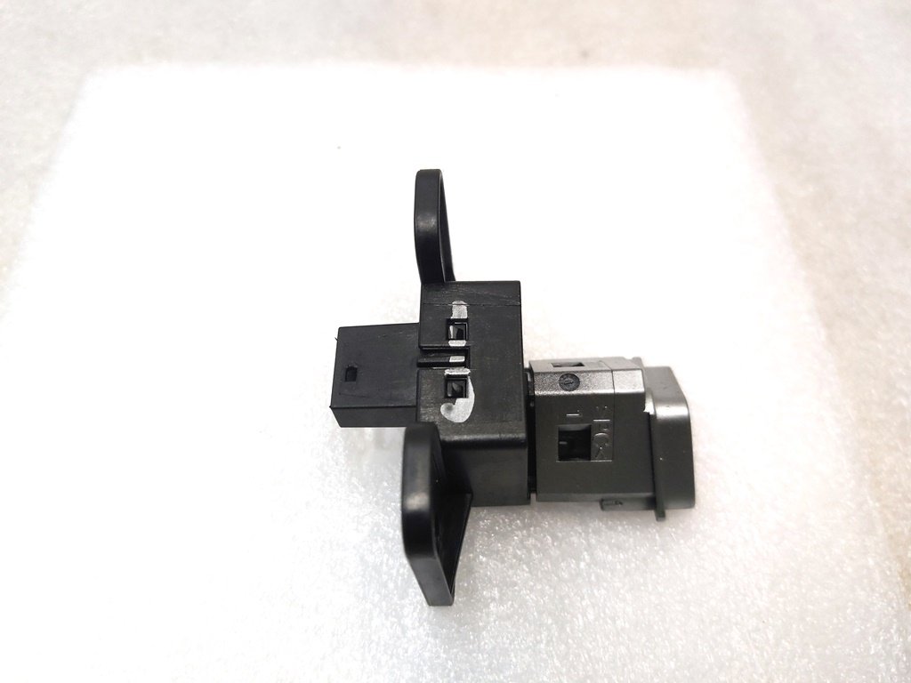 3 Switch, Glove Box, IP Tesla Model S, Model S REST, Model X 6008906-00-C