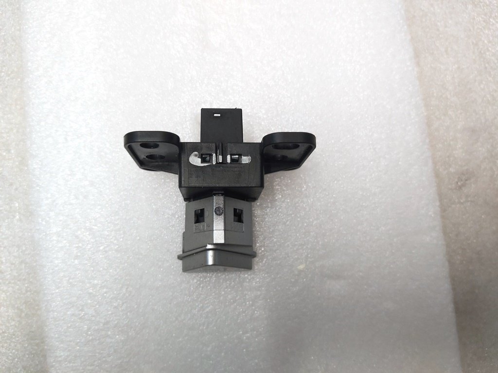 3 Switch, Glove Box, IP Tesla Model S, Model S REST, Model X 6008906-00-C
