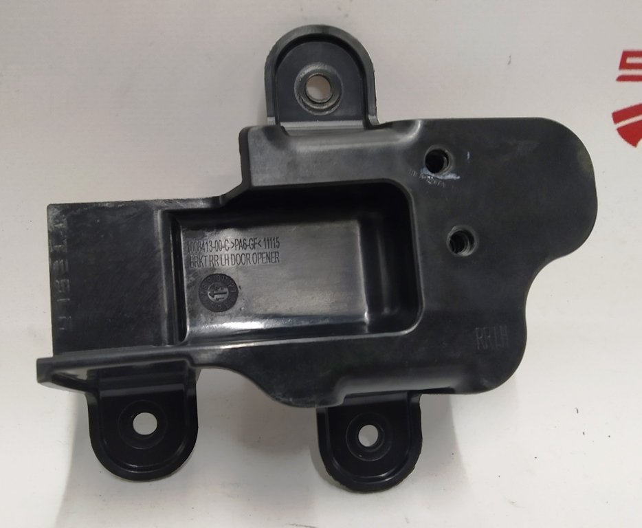 7 用于紧固左侧后内门把手的支架 Tesla model S, model S REST 1008413-00-C