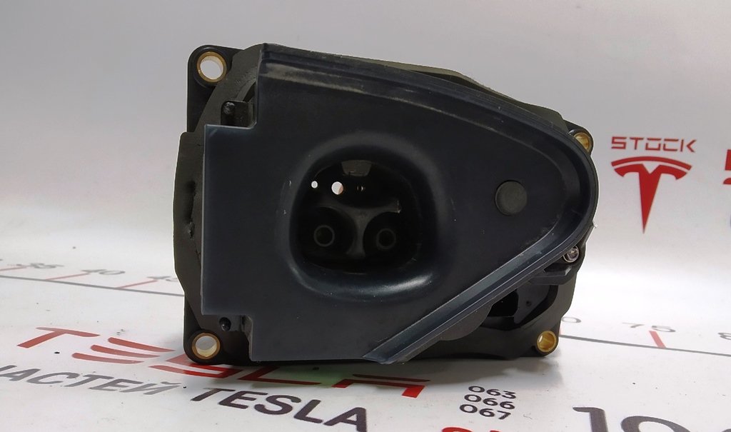 1 Port ładowania (dla napędu elektrycznego) GEN2 z osłoną Tesla model S, model S REST, model X 1026041-00-P