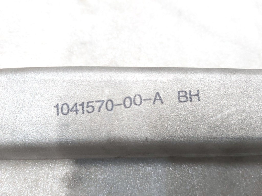 6 Dolna grunt lewej lewej lewej ziemi (banan) Model Tesla S, Model S Rest, Model x 1041570-00-B