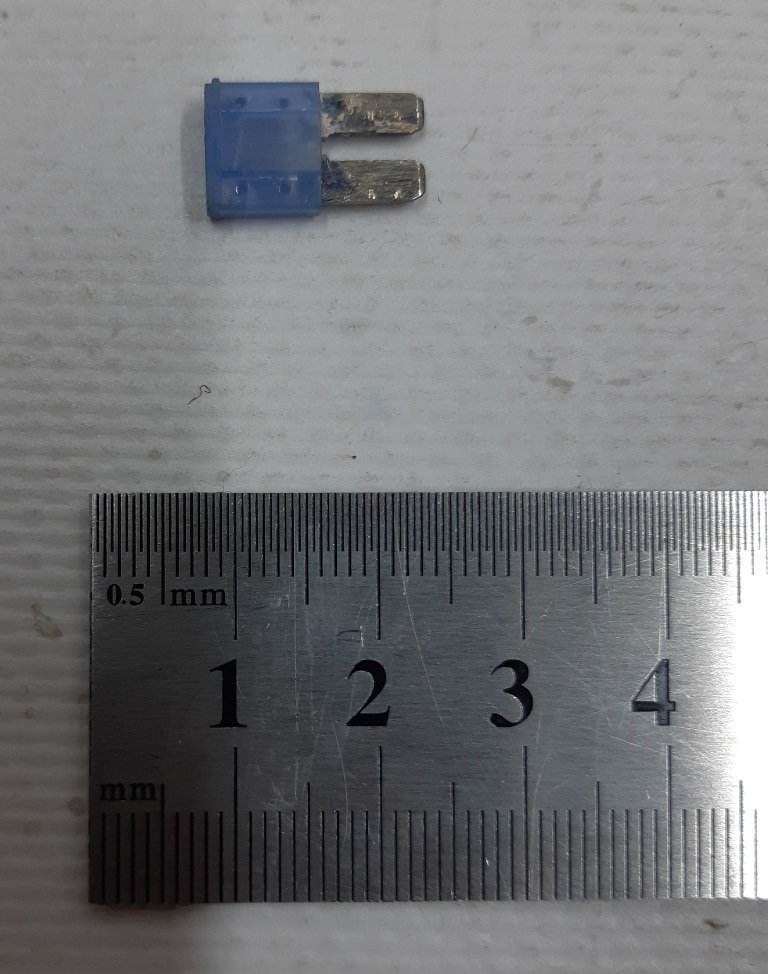 3 1052263-15-A Fusible MICRO2 15A Tesla {MS_MSR_MX} 1052263-15-A