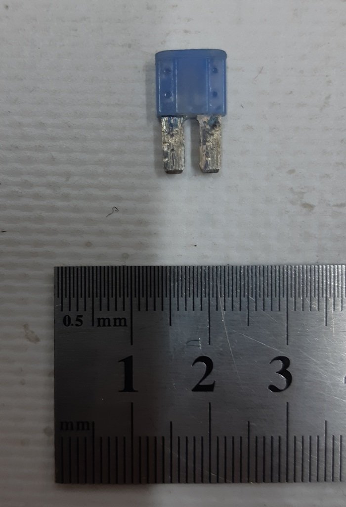 3 1052263-15-A Fusible MICRO2 15A Tesla {MS_MSR_MX} 1052263-15-A