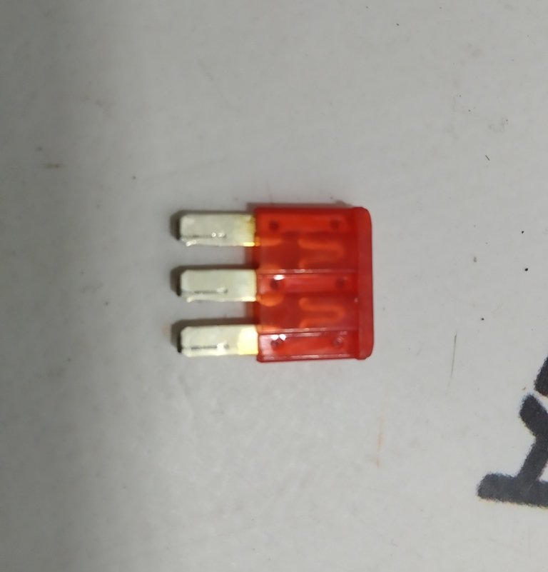 1 فيوز MICRO3 10A Tesla model S REST 1052264-10-A