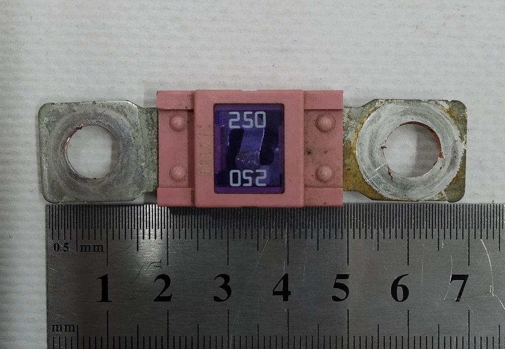 3 1062191-00-A Fusible MEGA 250A 32V Tesla {MS_MSR_MX} 1062191-00-A