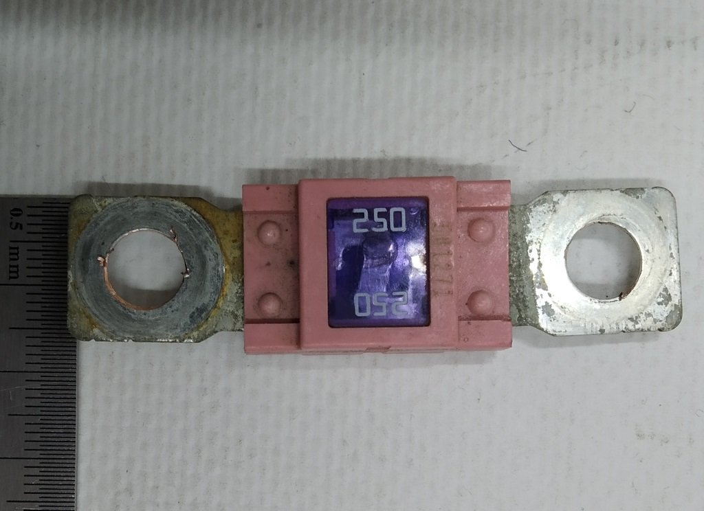 3 1062191-00-A Fusible MEGA 250A 32V Tesla {MS_MSR_MX} 1062191-00-A