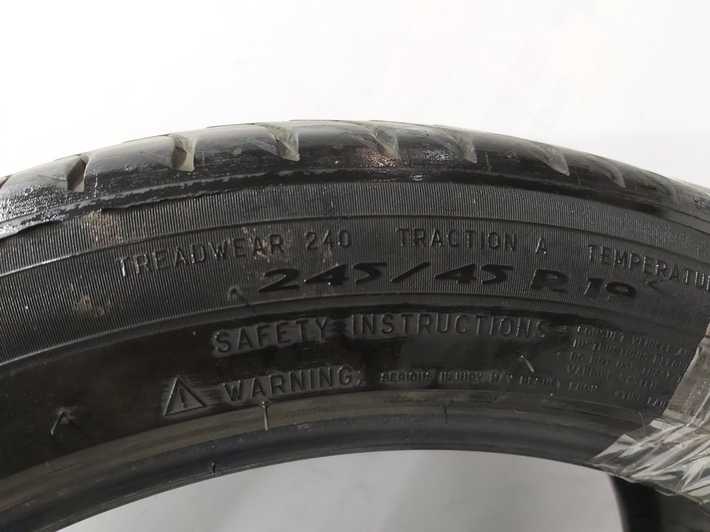 1 1065205-00-3axタイヤ245x45R19MICHELIN PRIMACY MXM4（4.2 mm）テスラモデルS 1065205-00-A