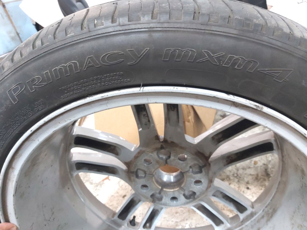 1 破損245 / 45R19 MICHELIN PRIMACY MXM4（2.95 mm）テスラモデルS 1065205-00-A