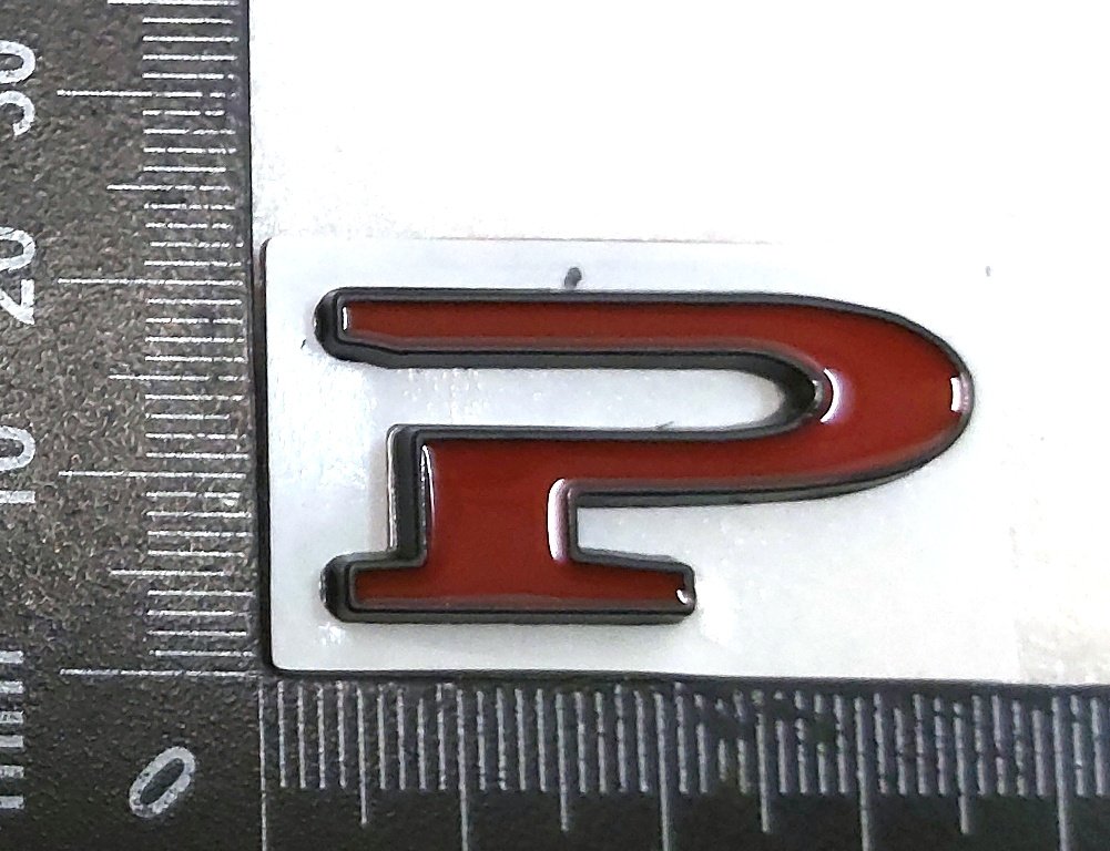 トランクリッド「P」エンブレム レッド ブラック テスラ モデルS、モデルS REST、モデルX 1083138-00-B