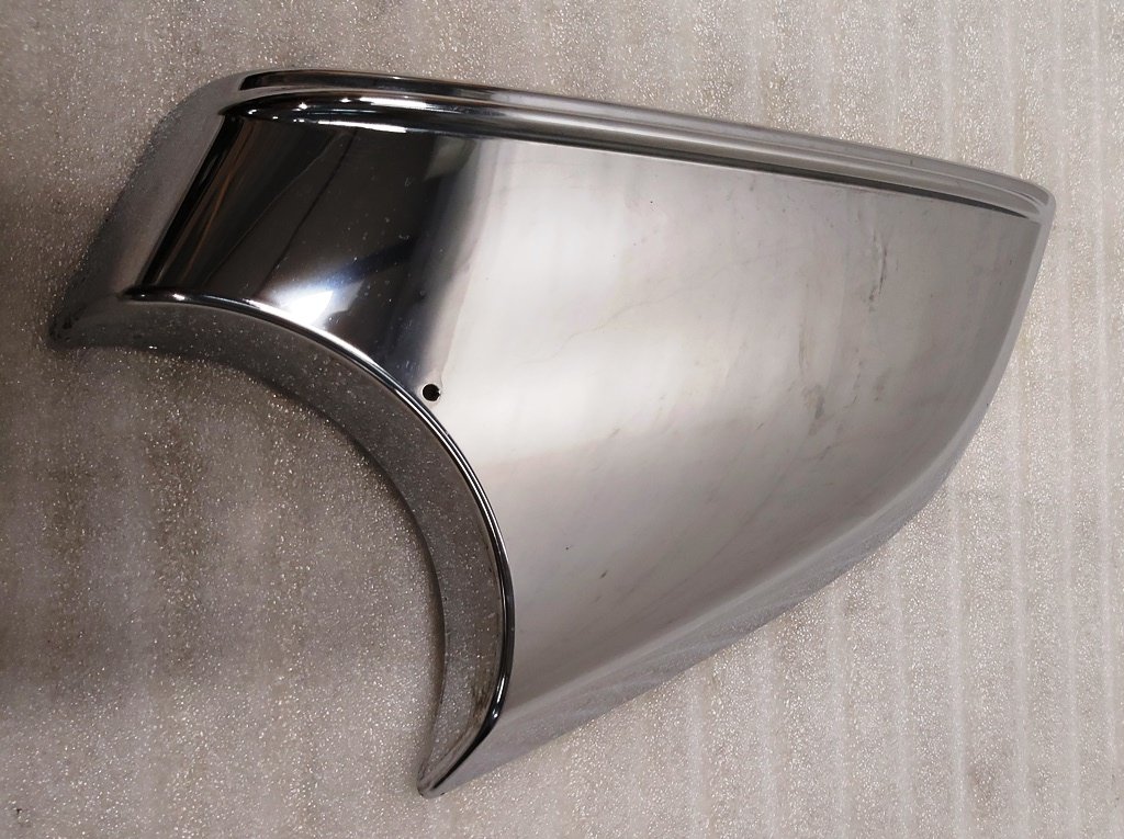 Mirror trim outer right lower chrome with damage Tesla model S, model S REST 1041318-00-G