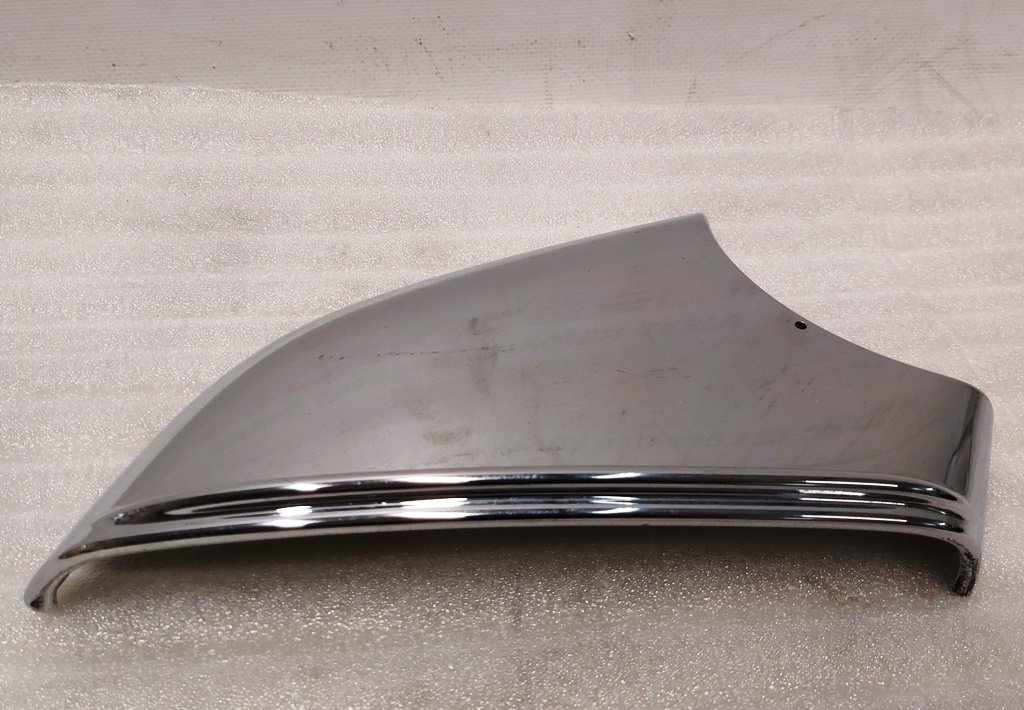 Mirror trim outer right lower chrome with damage Tesla model S, model S REST 1041318-00-G