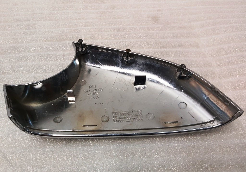 Mirror trim outer right lower chrome with damage Tesla model S, model S REST 1041318-00-G