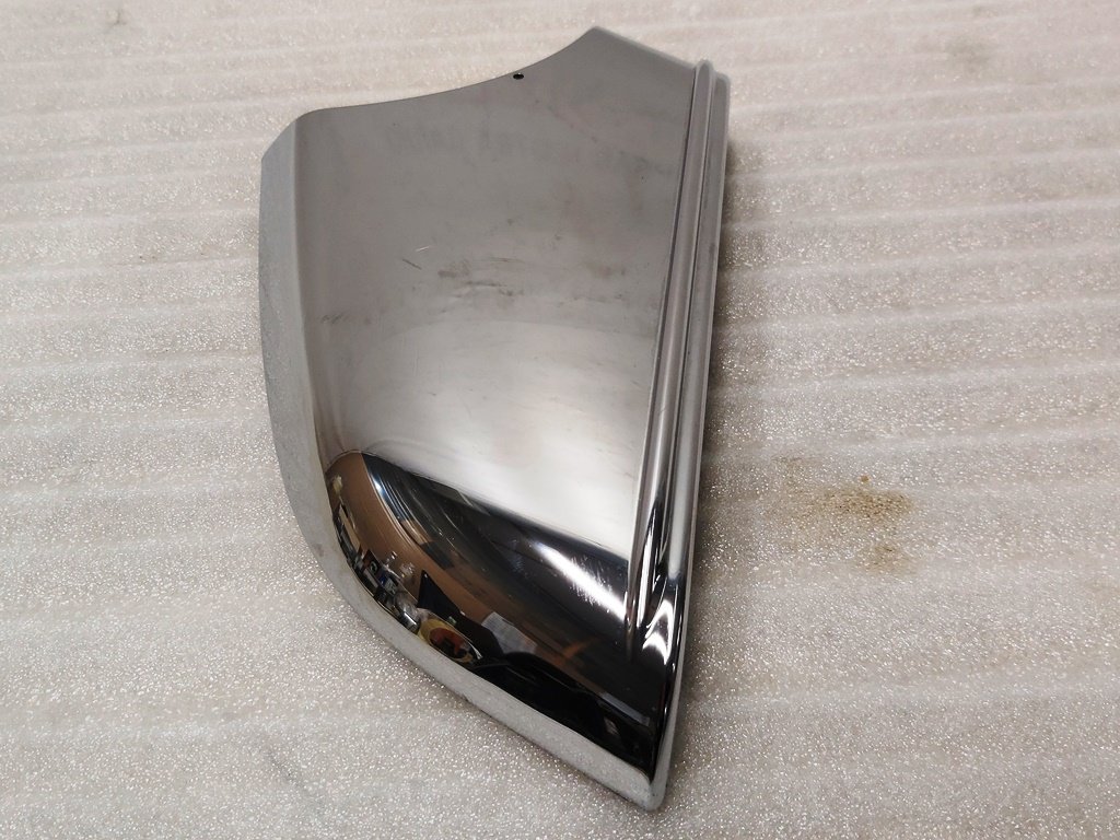 Mirror trim outer right lower chrome with damage Tesla model S, model S REST 1041318-00-G