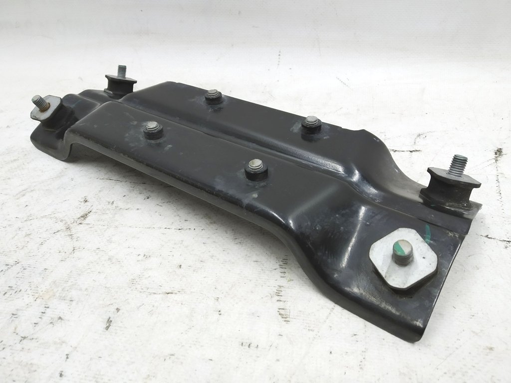3 Untere Halterung des Klimakompressors mit Dämpfer Tesla Modell S 6007369-00-D