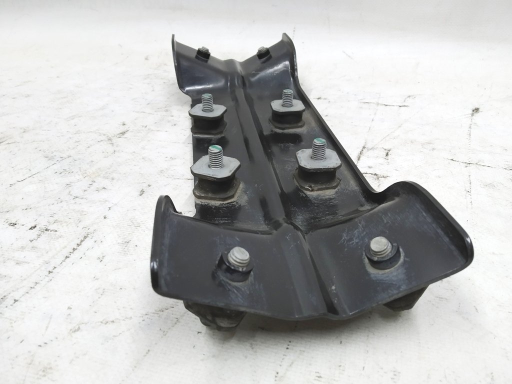 3 Untere Halterung des Klimakompressors mit Dämpfer Tesla Modell S 6007369-00-D
