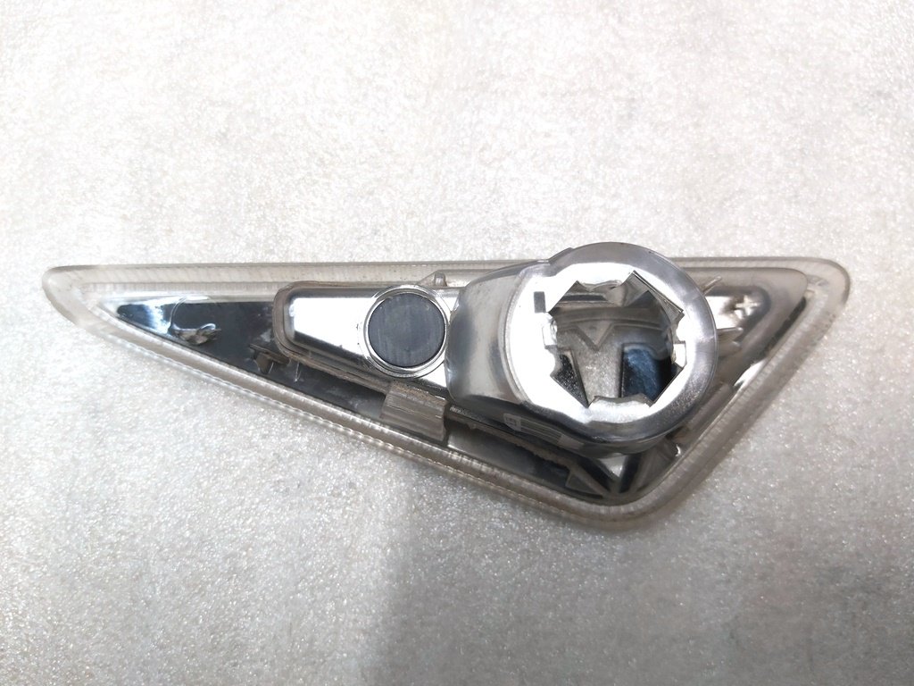 6 Venstre blinklysrepeater (uten kamera) uten kontakt Tesla Model S, Model S REST, Model X 6007707-00-C
