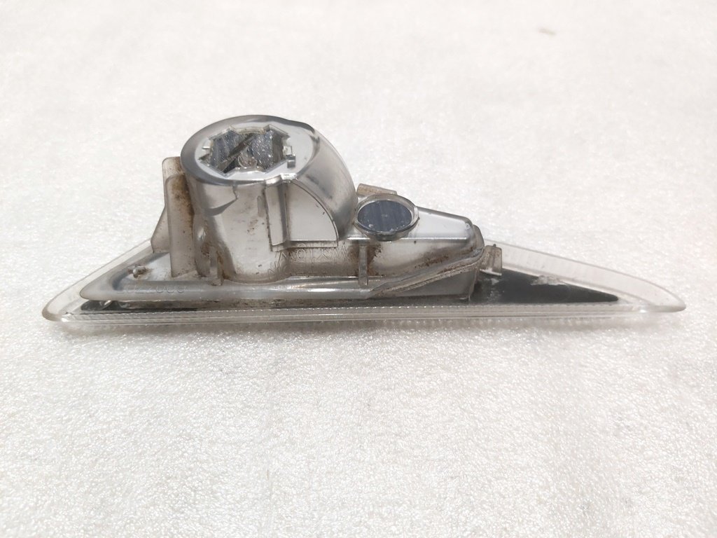 6 Venstre blinklysrepeater (uten kamera) uten kontakt Tesla Model S, Model S REST, Model X 6007707-00-C