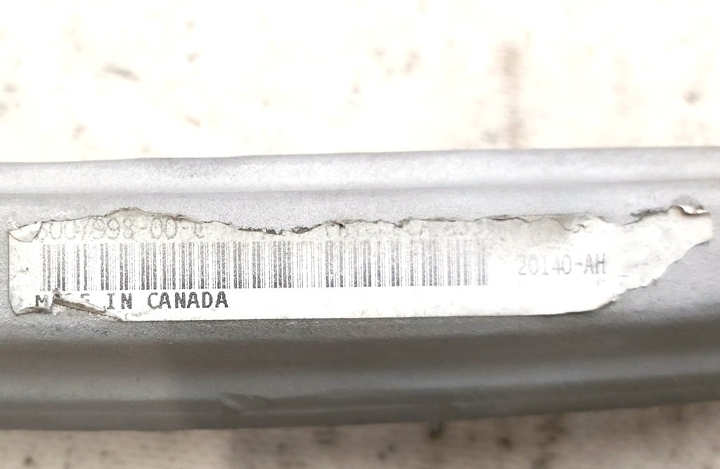 6 Levier inférieur longitudinal gauche ancien échantillon (banane) Tesla modèle S 6007998-00-C