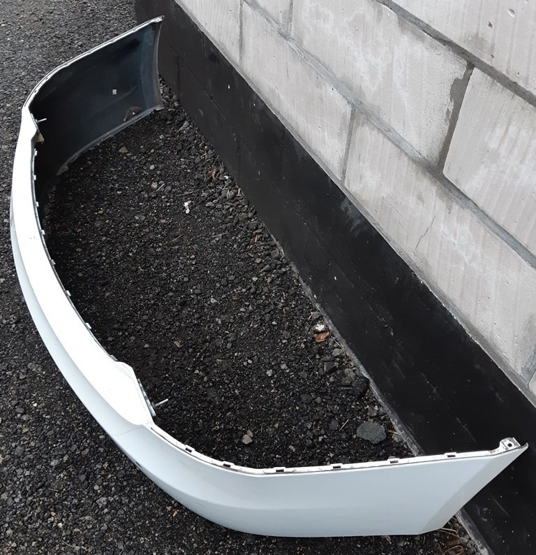 1 Paraurti posteriore per 4 sensori di parcheggio senza staffe sensori di parcheggio PBCW (danneggiato) Tesla modello S 1068750-00-A